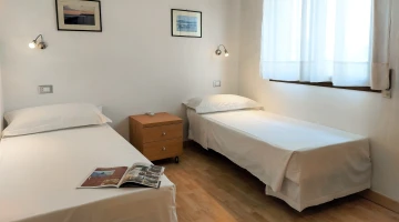 chambre double avec lits simples