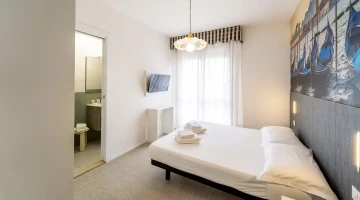 Chambre double standard avec TV et bureau