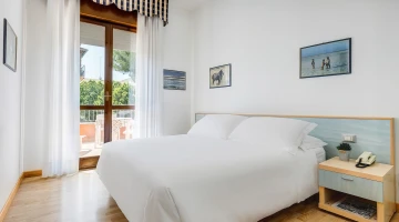 Chambre double avec balcon meublé