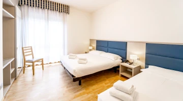 Chambre triple confort avec balcon