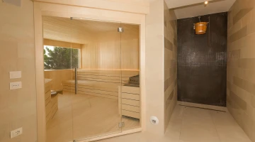 Sauna et douche émotionnelle au Spa