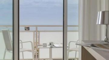 Balcon meublé avec vue mer