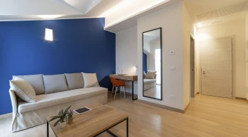Chambre avec coin salon et canapé-lit