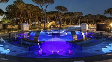 Piscine le soir c/o Camping Village Cavallino