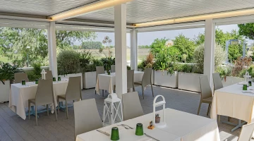Salle de restaurant extérieure