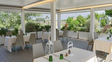 Salle de restaurant en plein air