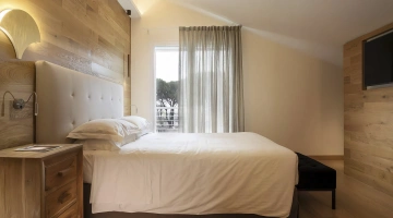 Chambre double avec balcon et TV