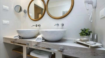 Salle de bain avec double vasque