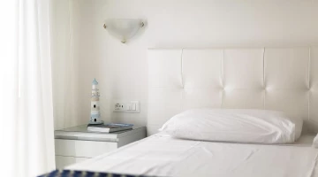 Privates Badezimmer mit Duschkabine