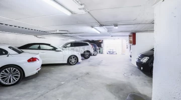 garage en dessous de l&#39;hôtel sur demande