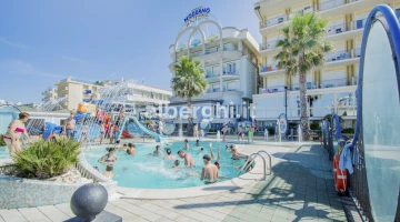 piscine sur la plage