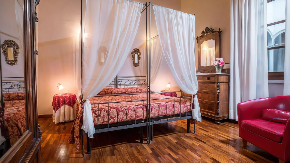 Chambre supérieure avec mobilier de style Renaissance