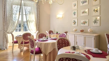 Salle de petit déjeuner commune