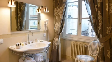 Salle de bain de la chambre deluxe michelangelo