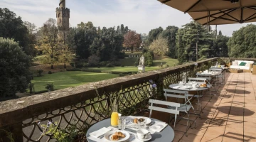 Petit déjeuner sur la terrasse