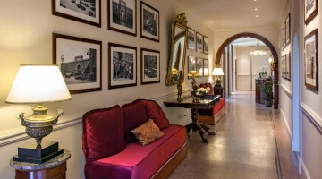 Interni con arredi eleganti