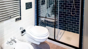 Bagno privato con box-doccia e asciugacapelli