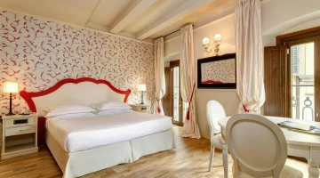 Détail du mobilier dans une chambre classique