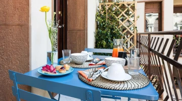 Balcon privé aménagé pour le petit-déjeuner