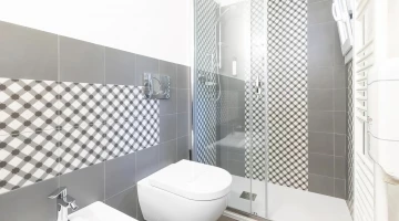 Salle de bain avec cabine de douche