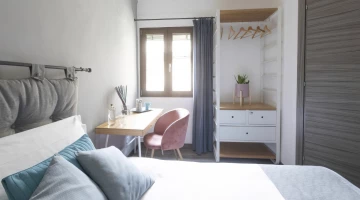 Détail du mobilier de la pièce