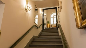Escaliers pour accéder aux étages supérieurs