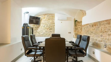 Business room attached to the meeting room