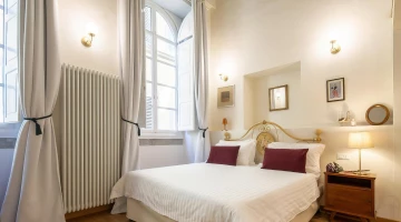 Double bed in the Mascagni apartment