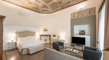 Frescoed double bedroom in the Marchese Ba apartment