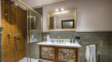 Suite Impériale salle de bain privée avec cabine de douche