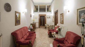 Ruhebereich mit Sofas und Sesseln