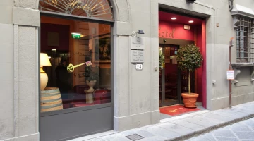 Außenansicht des Ginori Hotels am Dom