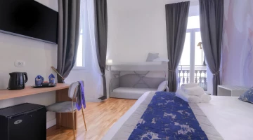 Quadruple room with TV, minibar and tea and coffee maker 