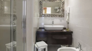 Bagno della camera superior con doccia