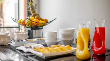 Fruchtsäfte, Kekse und Obstkonserven