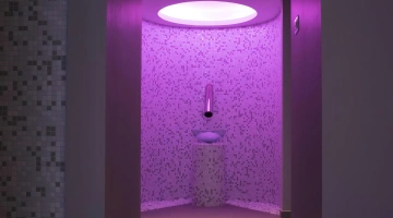 Douche émotionnelle avec chromothérapie