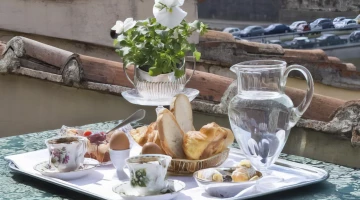 Petit déjeuner en terrasse