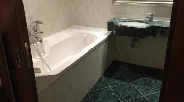 Badezimmer mit Badewanne