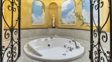 Jacuzzi tub in superior quadruple room