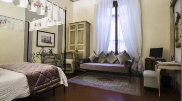 Chambre triple de luxe avec canapé