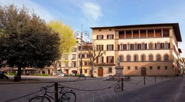 Exterior hotel palace earnings