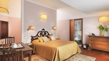 Superior double room with private bathroom