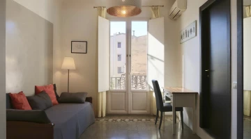 Triple room with terrace and desk