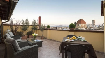 Terrazza panoramica con tavolini