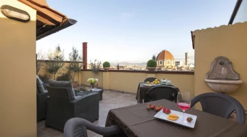 Aperitivo sulla terrazza panoramica
