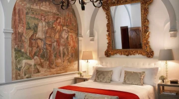 Deluxe frescoed room