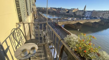 Chambre balcon vue côté Arno
