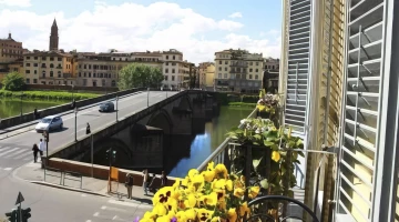 Chambre balcon vue côté Arno