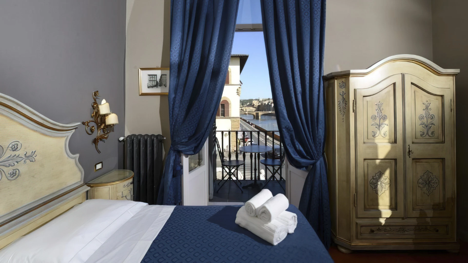 Chambre avec balcon donnant sur l&#39;Arno