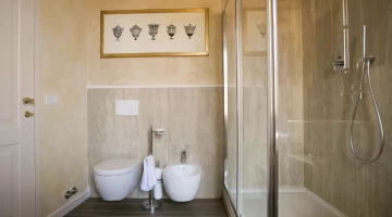 Salle de bain privée avec douche